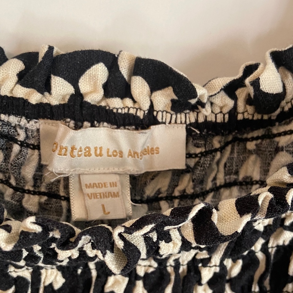 Monteau Black and White Geometric Cropped Blouse - Picture 2 of 5